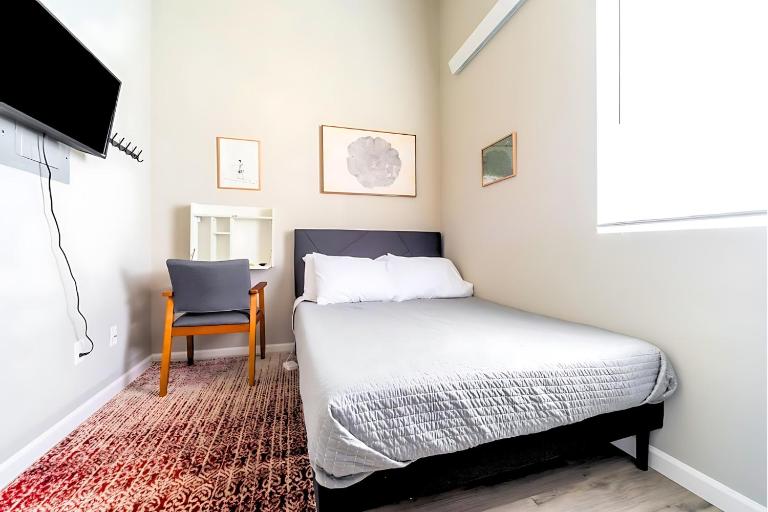 Cozy Micro Suite Unit 6 Sleeps 2 Minutes to Downtown - B&B Tacoma