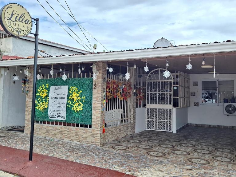 Casa Lilia 10 minutos Aeropuerto Tocumen - Chambres d'hôtes Panamá