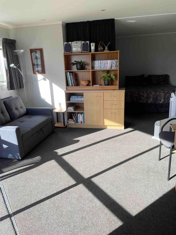 Quiet restful unit with seaviews - B&B Auckland