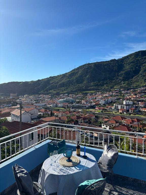 Sea & Mountain View Home in Machico - Chambres d'hôtes Machico
