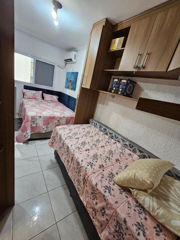 Apê na Guilhermina com Ar Condicionado, Elevador, Wi-Fi - 1 Quadra da praia - Ferienwohnung Praia Grande