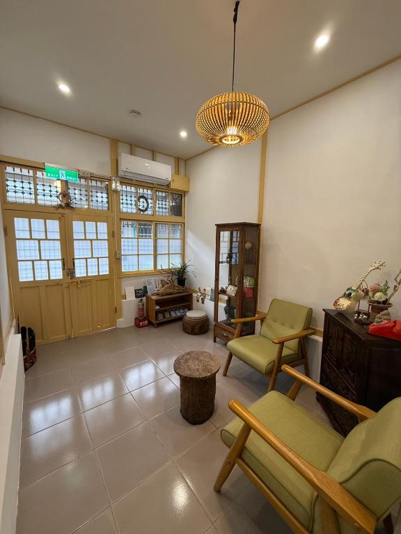 沐時光民宿,檜木老宅,特色民宿 - B&B Chiayi City