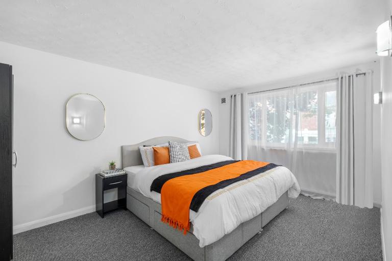 House Matteo- 3bedroom house,2 Free parking driveway,Garden, Central sleeps1-7 - B&B Portsmouth