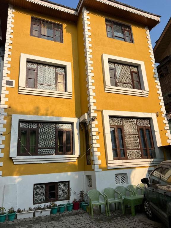 Golden Mud - B&B Srinagar