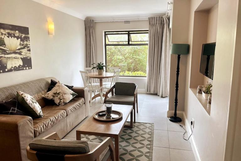 Cozy Valley View Getaway, Pool and Tennis - B&B Plettenberg Bay