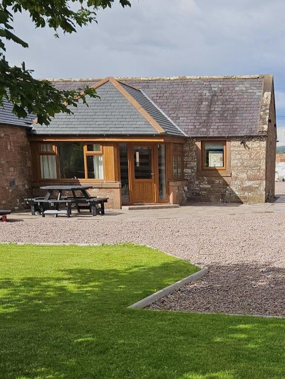 Country cottage with garden, views & games room - B&B Dumfries
