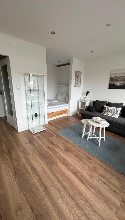 FeWo am Deich 2, modernes Apartment mit Balkon und Aufzug - Chambres d'hôtes Bremerhaven