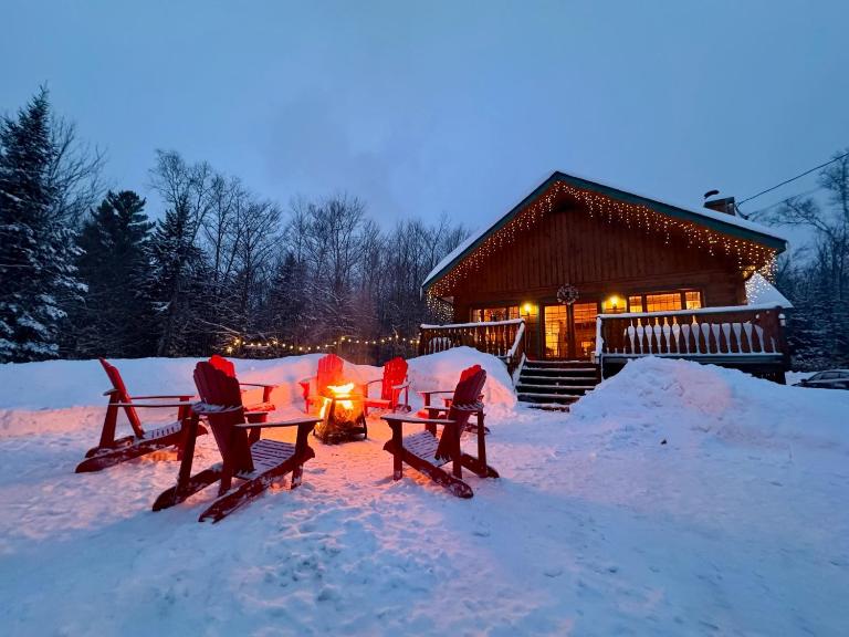 Chalet Le Crépuscule SPA, BILLARD, FOYER, SENTIERS PRIVES - B&B Chertsey
