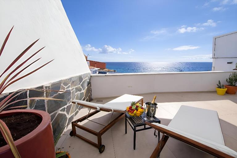 Unique house with cave by the sea with private terrace - Chambres d'hôtes Santa Cruz de Ténérife