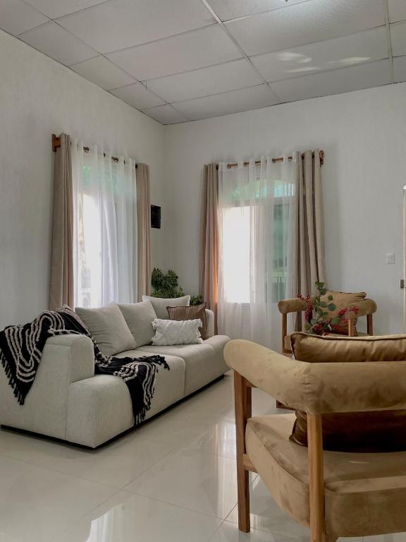 CasaMarena, Zona Céntrica, Parqueo&Terraza - Bed and Breakfast Puerto Barrios