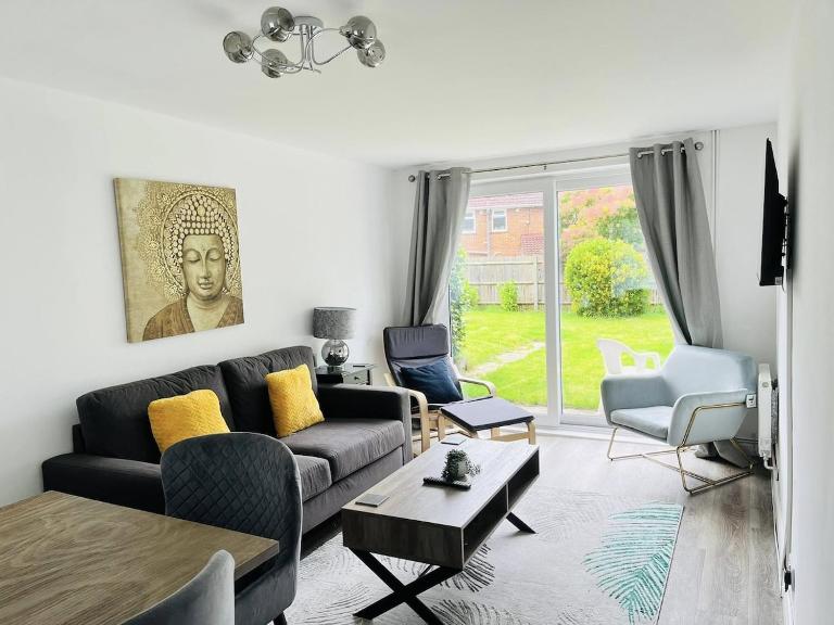 3 Bedroom House sleeps 5 near Windsor, Ascot, Bracknell - B&B Bracknell