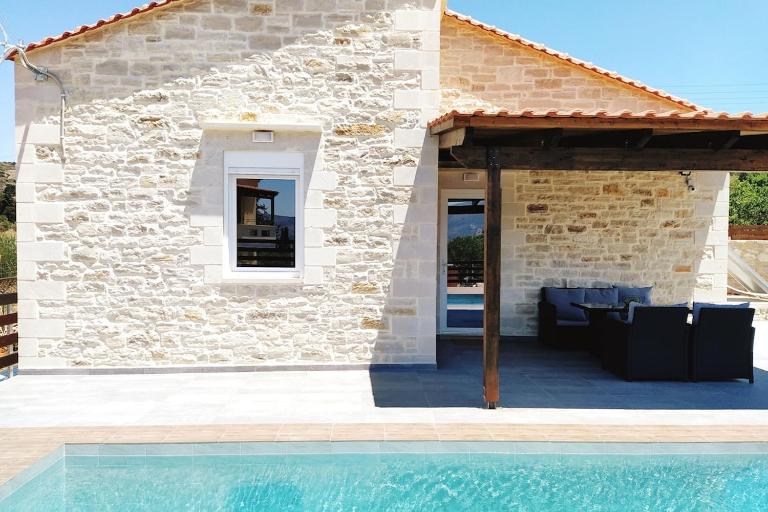 Villa Naiades Traditional Cretan Stone House with private Pool and Garden in Chania - Bed and Breakfast Arménoi