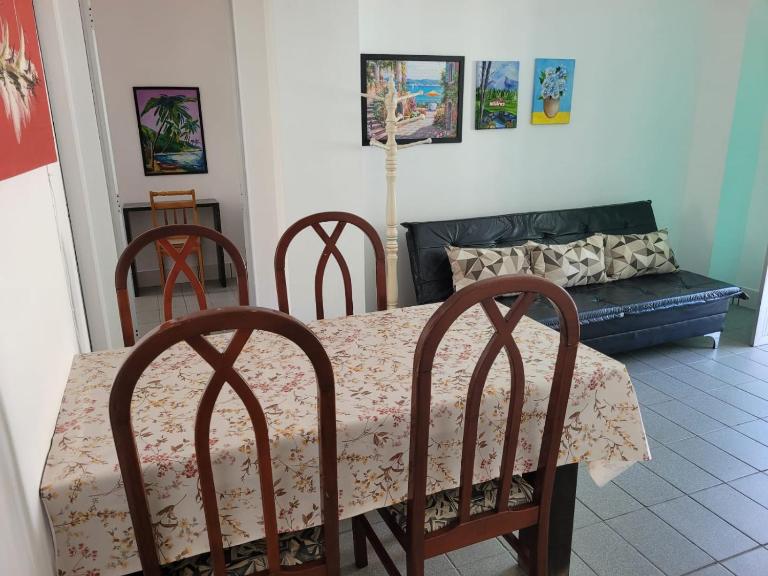 PRAIA DE 4 ILHAS Apartamento 2 Quartos 50M da Praia Com Vista - B&B Bombinhas