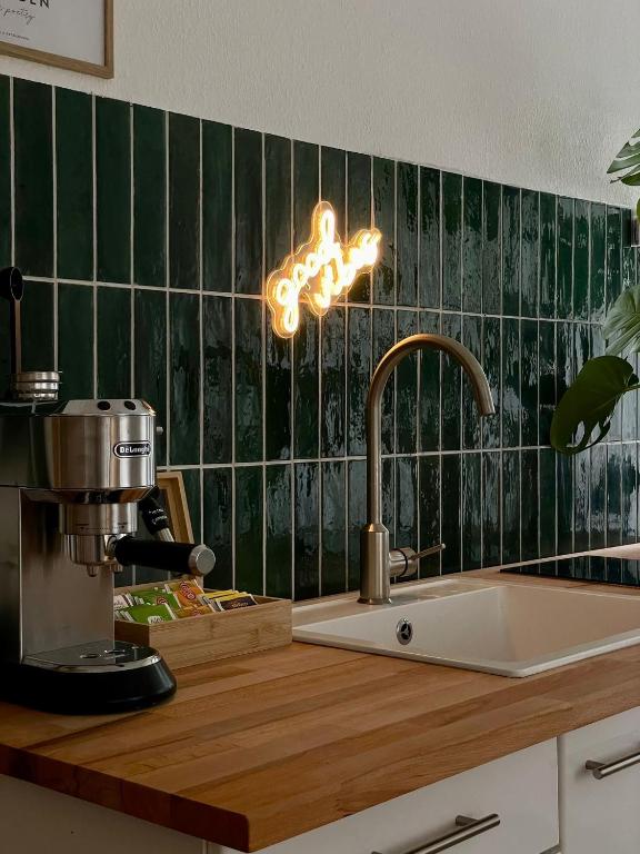 Gemütliche Ferienwohnung in Weinbergnähe & Tiefgarage - B&B Hochheim am Main