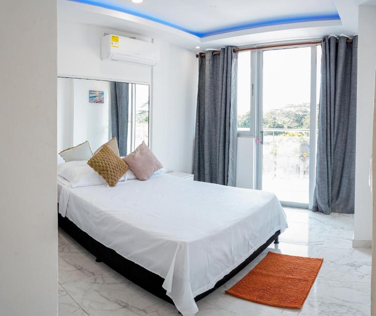 Modern Oasis 3 min to Airport 5G WiFi Parking - B&B Los Garzones