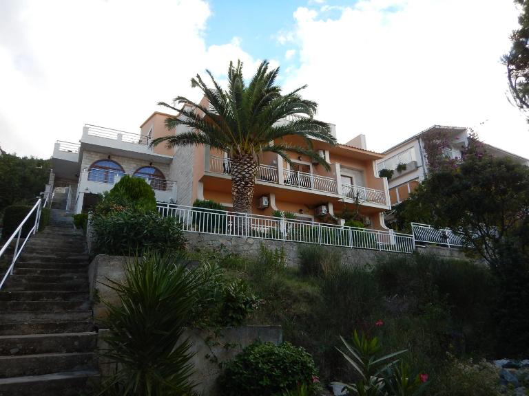 Apartments Kapetan Jure - Chambres d'hôtes Brela