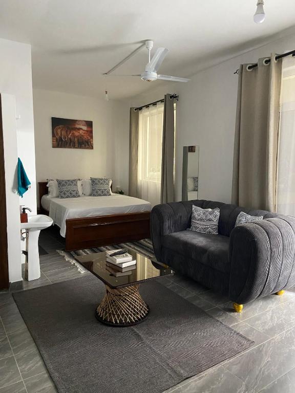 Tersenliving luxury apartment with rooftop pool - Bed and Breakfast Mombassa