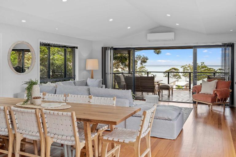 Indigo Views - renovated Vincentia beach house - Bed and Breakfast Vincentia
