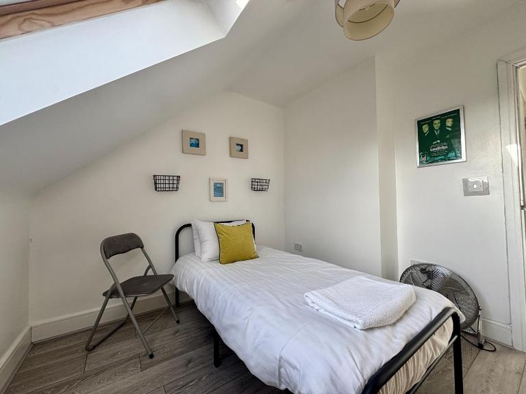 Egham Modern Two Bedroom Apartment - Ferienwohnung Egham