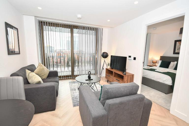 Contemporary Flat in Central Manchester w Balcony - B&B Manchester