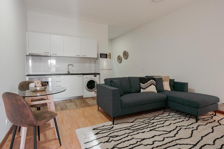 Modern studio near Metro - B&B Senhora da Hora