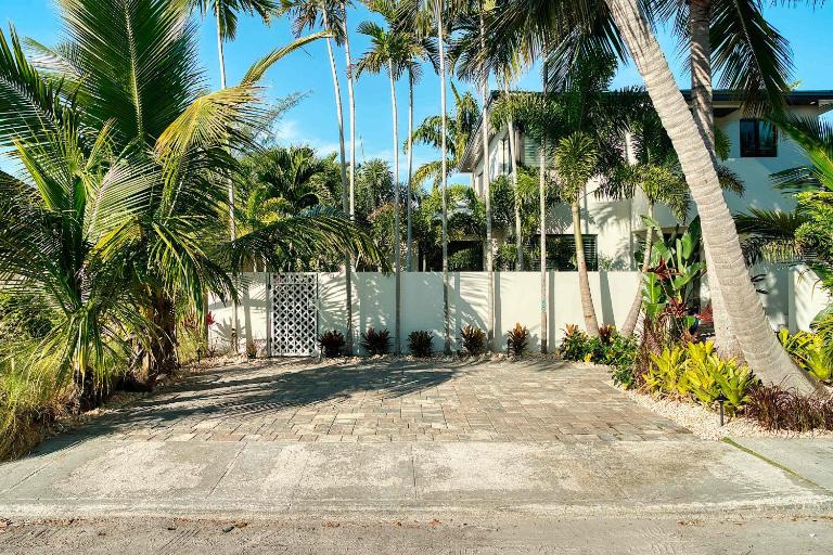 Art Deco Apt w Pool One Mile to Beach Pets Welcome - Ferienwohnung Lake Worth Beach