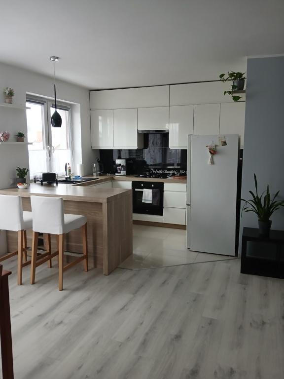 Duży Apartament 75m2 - Ferienwohnung Wongrowitz