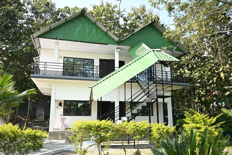 7th Mile Resort - B&B Gāropāra