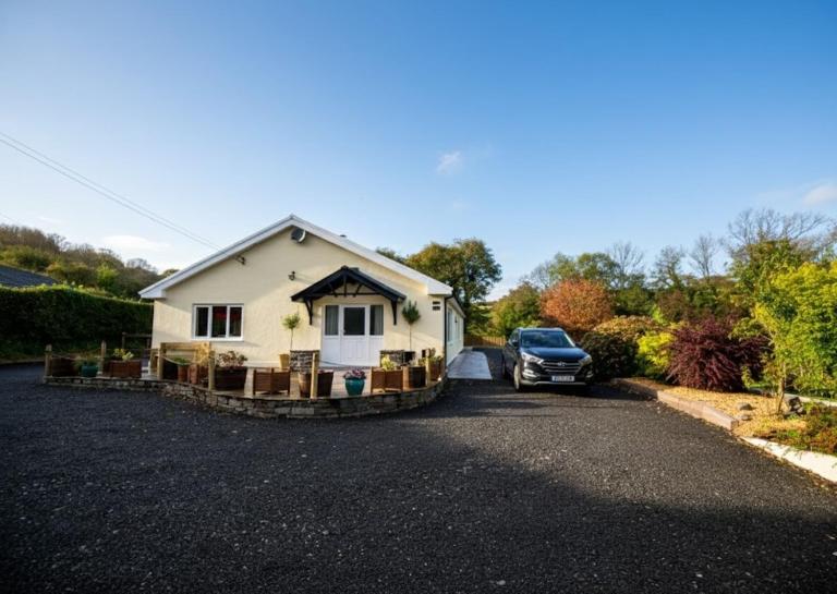 Round Park - A large dog friendly one level holiday cottage for groups and families - Ferienwohnung Laugharne
