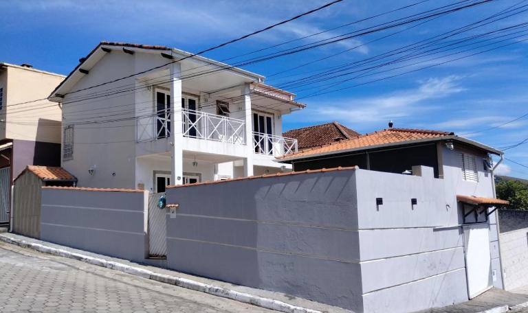 Casa Completa com piscina e vista para a natureza - B&B Bananal