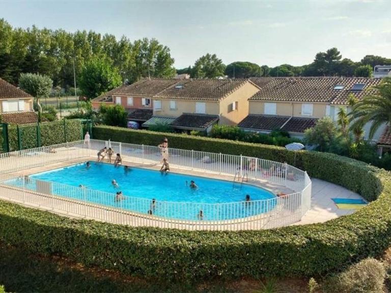 Maison Provençale avec Piscine, Jardin et Terrasse, Parking Privé, 4-6 Pers. au Grau-du-Roi - FR-1-731-95 - Bed and Breakfast Le Grau-du-Roi