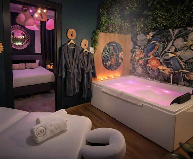 Suite Passion - Jacuzzi privé - Table massage - B&B Saint-Etienne