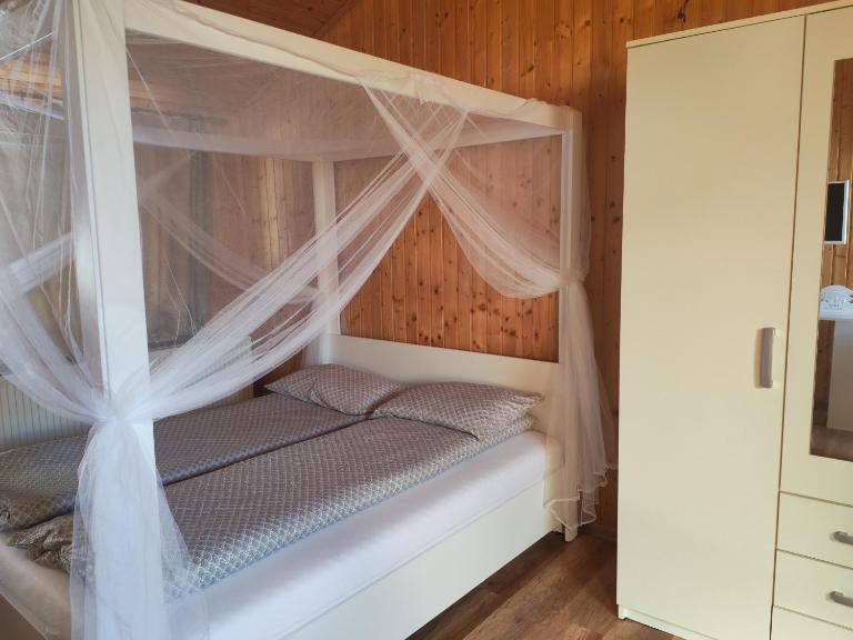 casa tip duplex - B&B Zarnesti