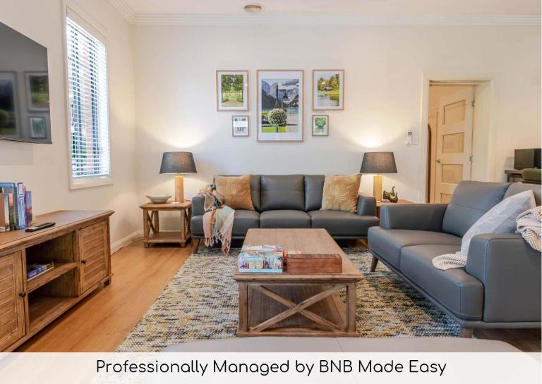 Gormly Grove Cottage - Modern Comfort Near CBD - B&B Wog Wog