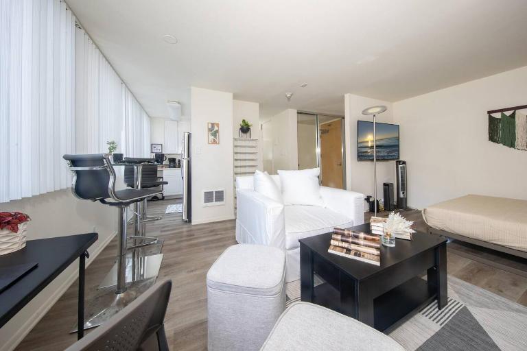 Beach-Close Santa Monica | Prime Location - B&B Los Angeles