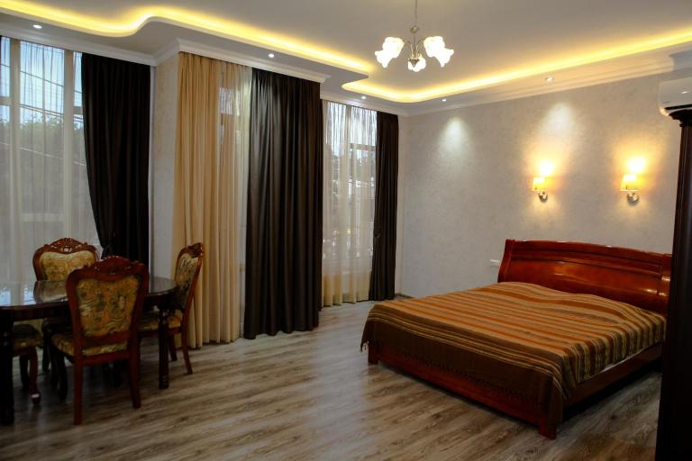 White Hotel Guesthouse - B&B Zugdidi