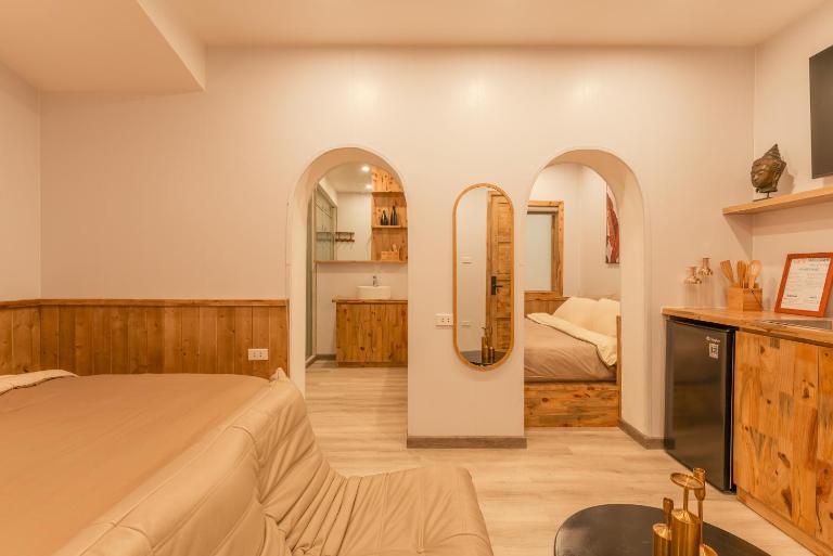 Homestay CHẤT- Lake Side, Self Check Apt - Bed and Breakfast Hanoi
