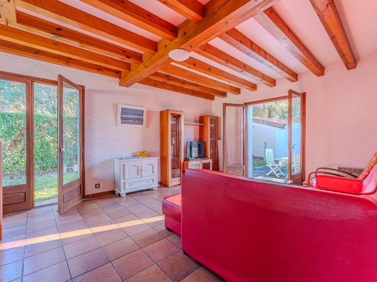 Maison chaleureuse avec terrasse et jardin, proche plage et centre-ville - 6 pers, Biscarrosse - FR-1-521-34 - Chambres d'hôtes Biscarrosse-Plage