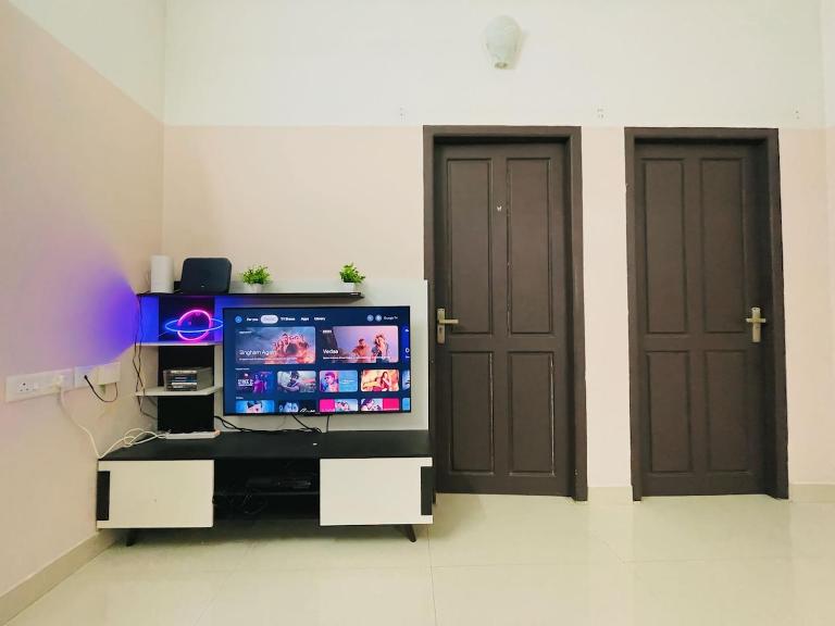 Blossom Bloom by Sernescape Cosy 2BHK 1F AC - B&B Thiruvananthapuram