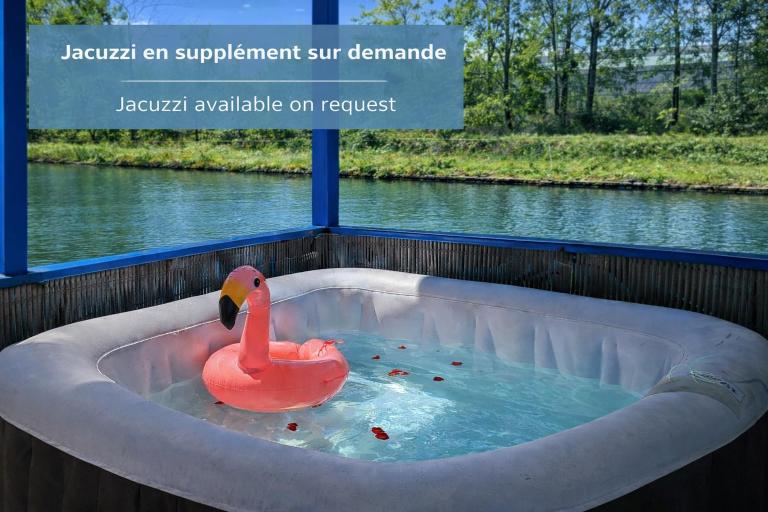 Cottage flottant Premium terrasse Jacuzzi privé en supplément près de Dijon - Chambres d'hôtes Ouges