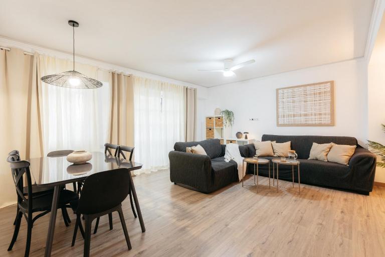 Your Sunny & Spacious Portview Home - B&B Valencia
