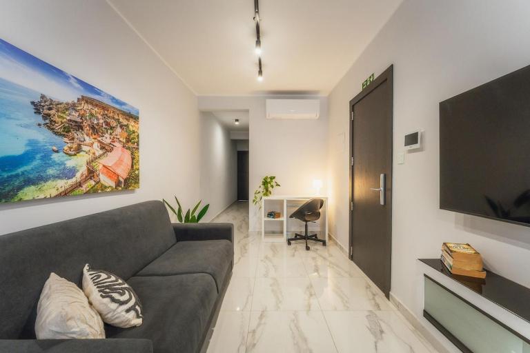 NEW - Only Suites Unit 6 - Modern 2-Bedroom apartment with common heated Jacuzzi by SF Homes - B&B St. Julian's