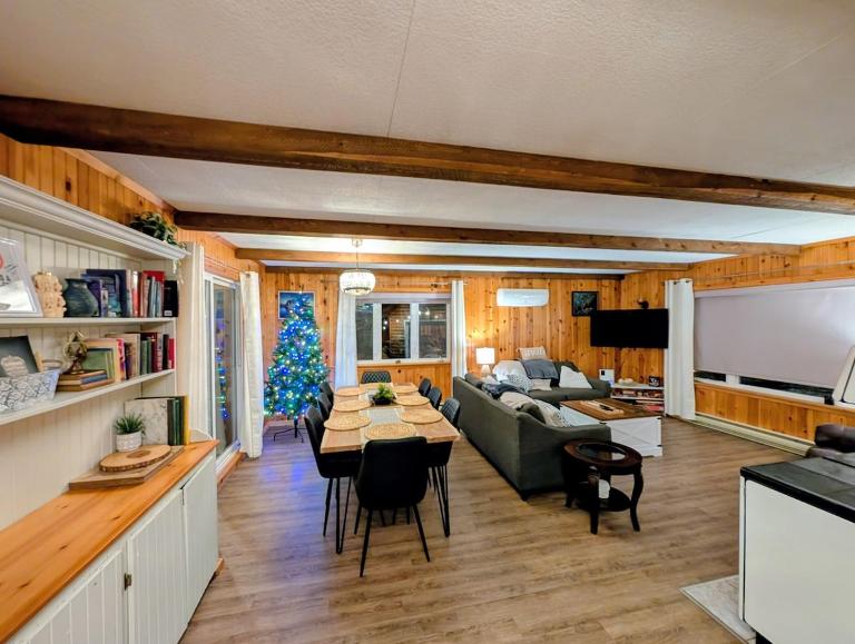 Lake front cottage 5 bedrooms bright open concept - Bed and Breakfast South Brookfield