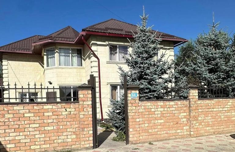 Dungan Yard Guest House - Chambres d'hôtes Karakol