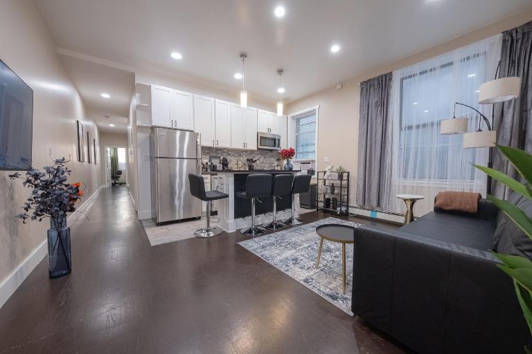 Brand New 3BR 2BA next to Central Park, elevator - Bed and Breakfast New York