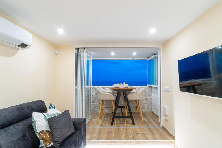 MI 18- GREAT SEEVIEWS , FIRST line seefront , NEW APPARTMENT - B&B Empuriabrava