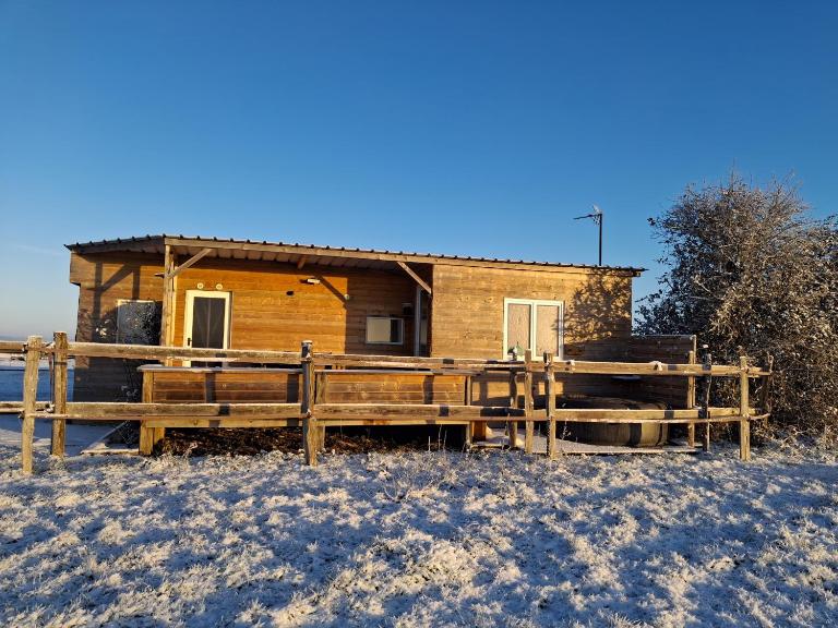 Chalet en ferme équestre au plus proche des chevaux - Ferienwohnung Yèvres