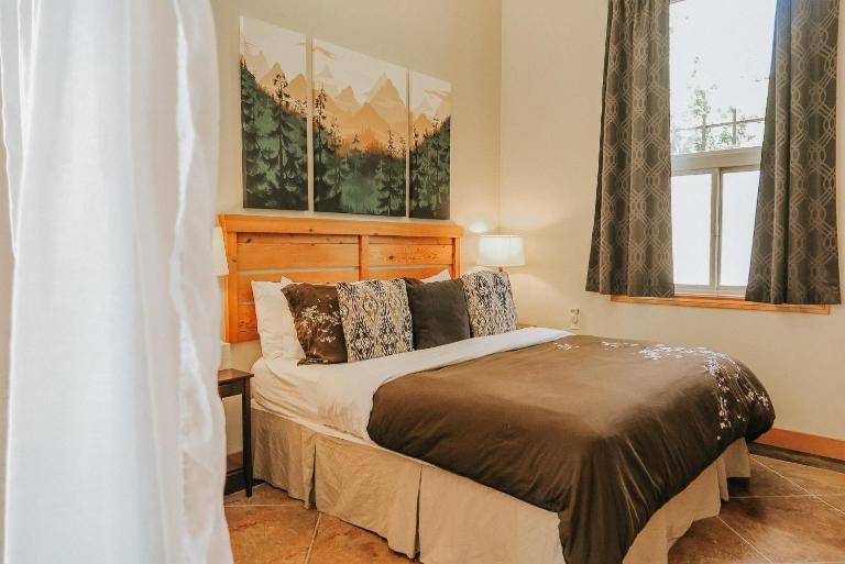 Cobble Wood and Bird Sanctuary Guest Houses - Ferienwohnung Tofino