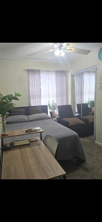 Drew's Getaway with shared common space - B&B North Lauderdale