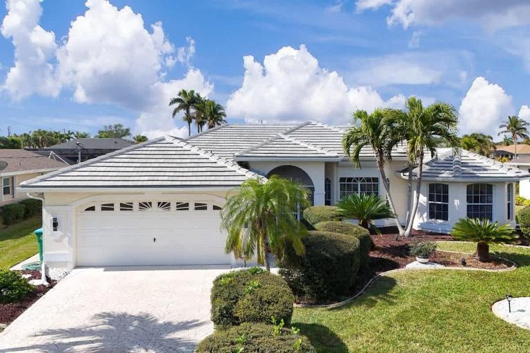 Villa Monas White - B&B Cape Coral